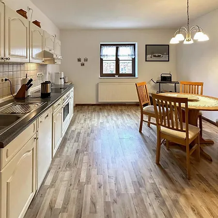 Apartment 3 Bedroom Lovely In