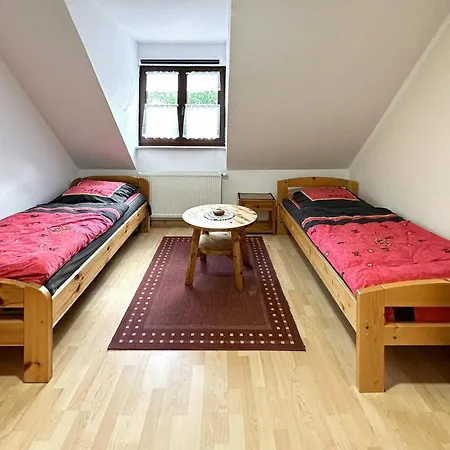 3 Bedroom Lovely In Apartment *